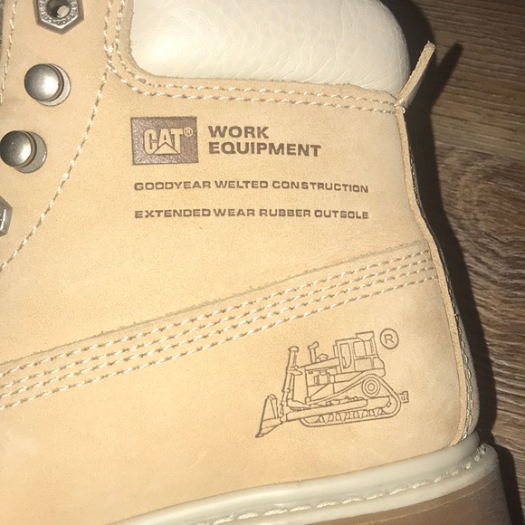 Beige boots - Picture 3 of 7